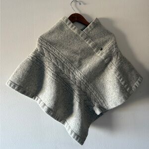 Kimuan 100%  Wool. Llama Poncho, Pull over style, Approx Size: S/M